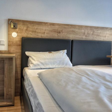 Hotel Knorz เซิร์นดอร์ฟ ภายนอก รูปภาพ