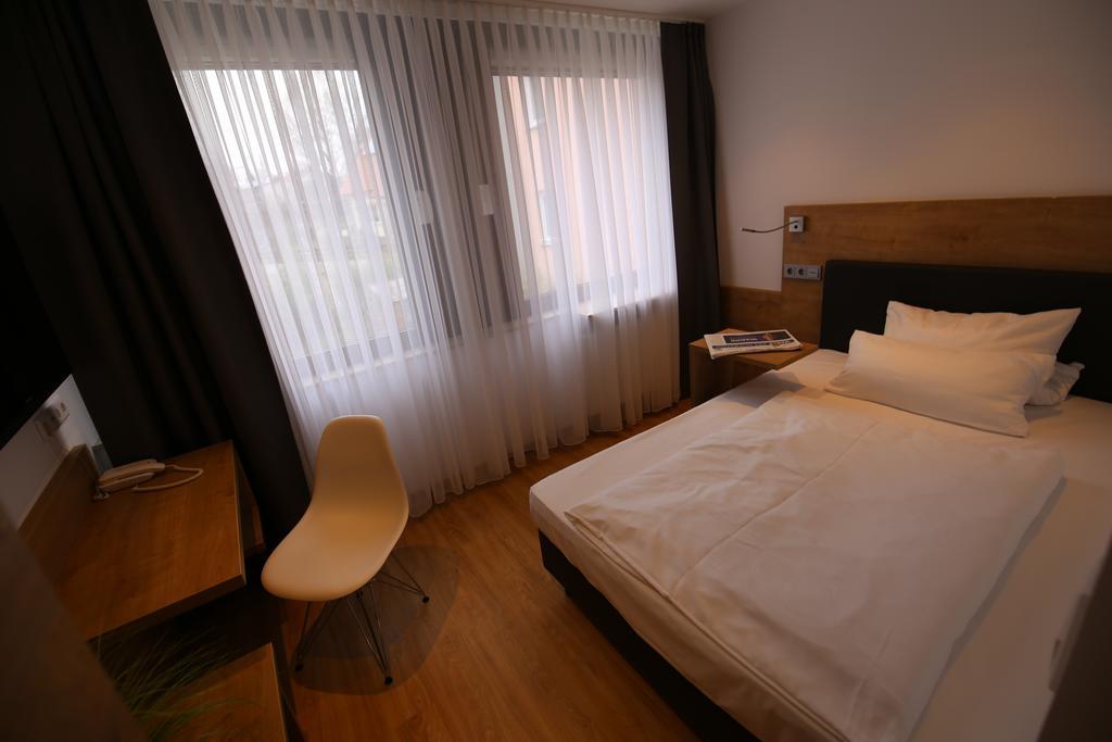 Hotel Knorz เซิร์นดอร์ฟ ภายนอก รูปภาพ