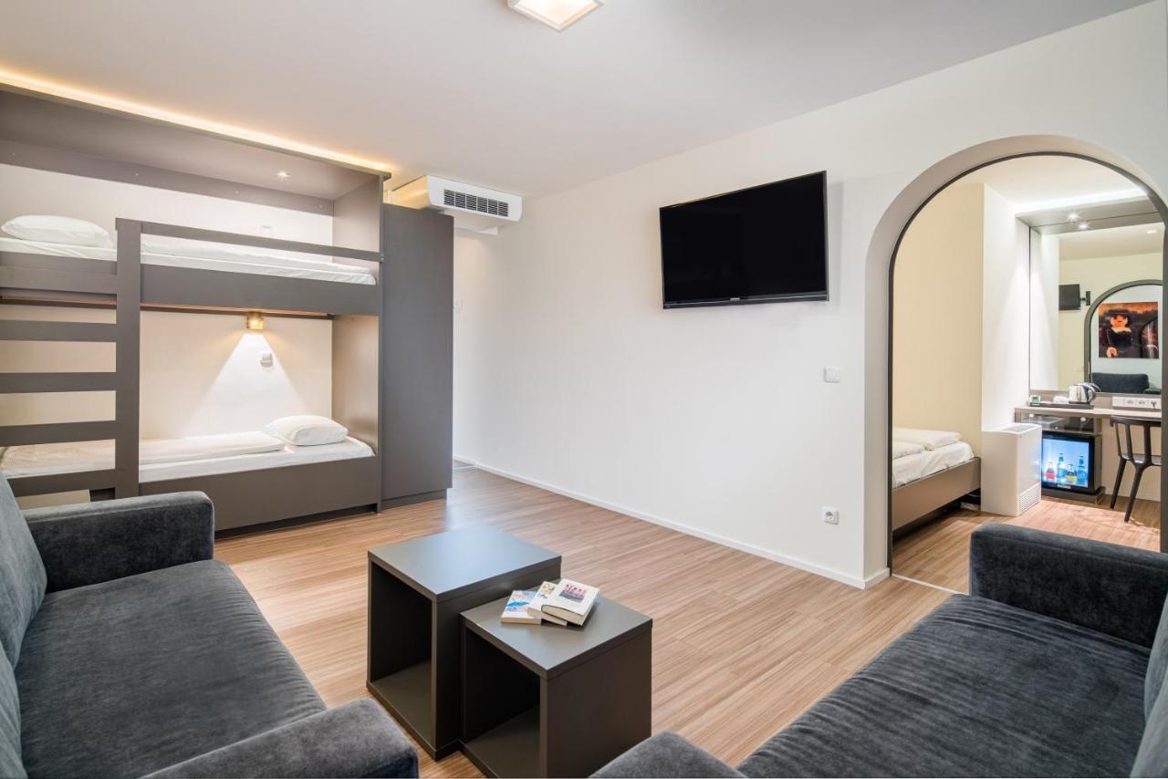 Hotel Knorz เซิร์นดอร์ฟ ภายนอก รูปภาพ